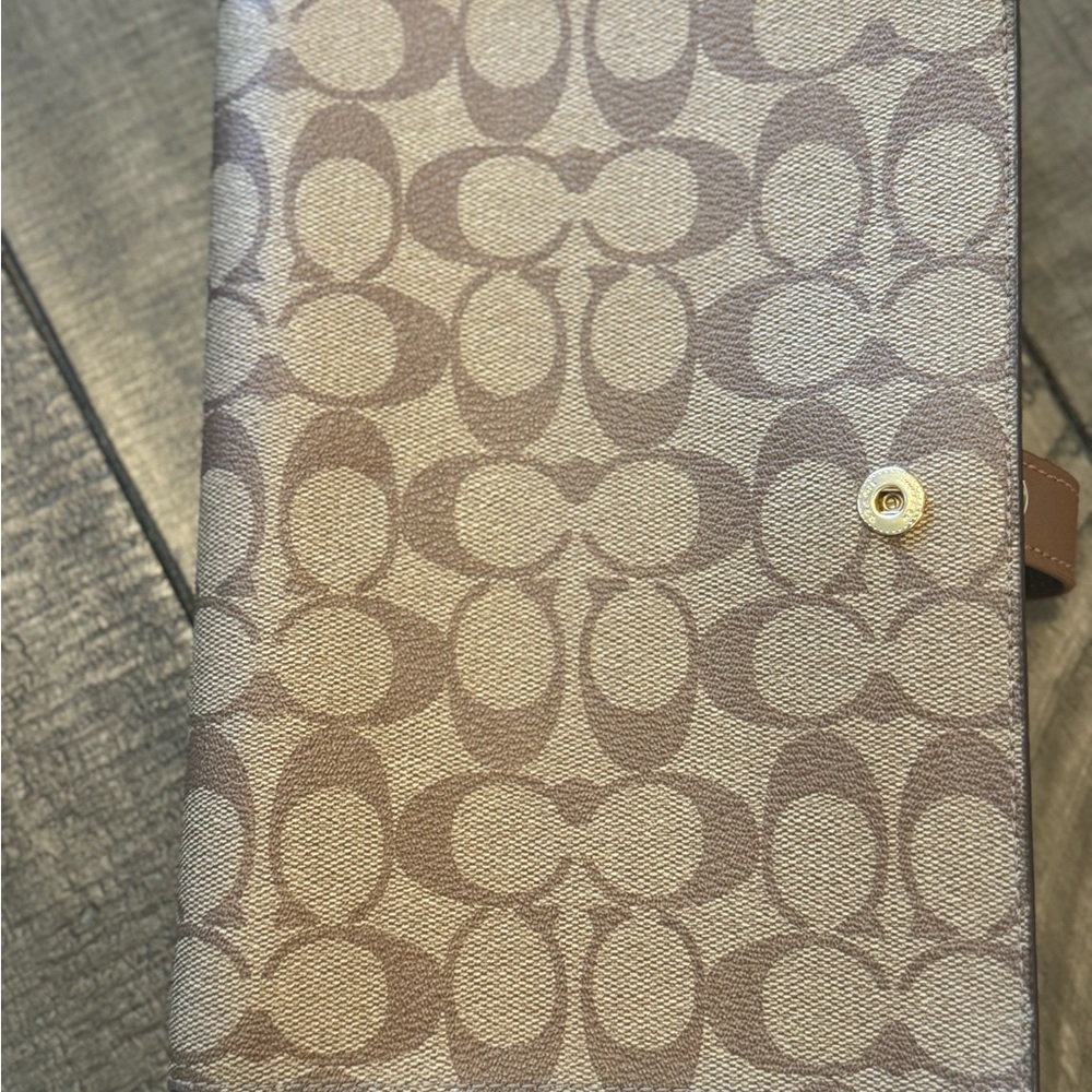 Coach Signature Canvas Organizer in Brown and Tan. - Picture 4 of 6